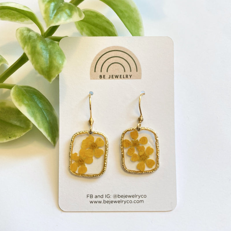 Be Jewelry Co - Two Pressed Daisies Earrings
