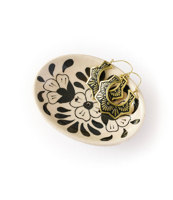 Matr Boomie Fair Trade - Lalita Soap Dish, Catch All Tray - Hand Painted Black, White