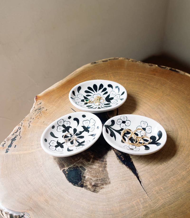 Matr Boomie Fair Trade - Lalita Soap Dish, Catch All Tray - Hand Painted Black, White